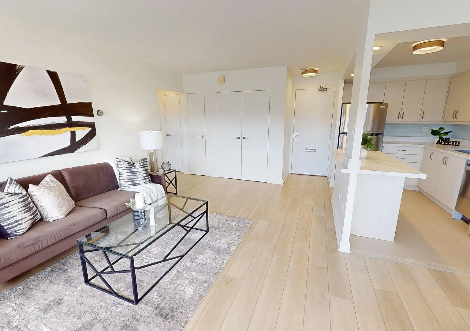 30 Edith — Photo 1