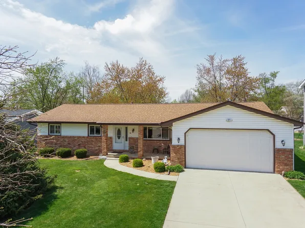 34 Pembrook Cir, Ellsworth, IL 61704