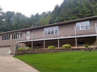 1322 Bush Valley Rd, La Crescent, MN 55947