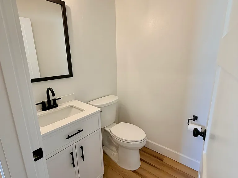 119 E 15th St #B — Photo 5