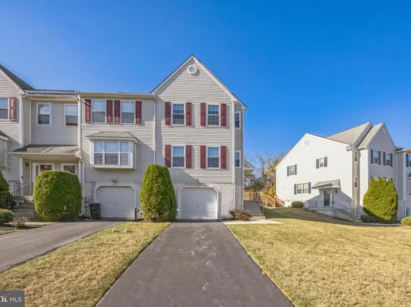 223 Spring Valley Way, Aston, PA 19014