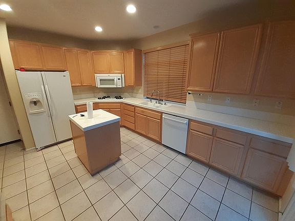 3rd image of 4874 Mascagni St