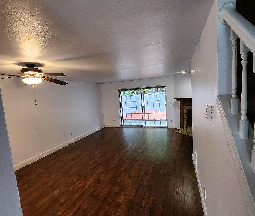 Expansive living room with Trex deck -great for entertaining