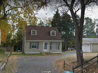 99 S Winding Dr, Waterford, MI 48328