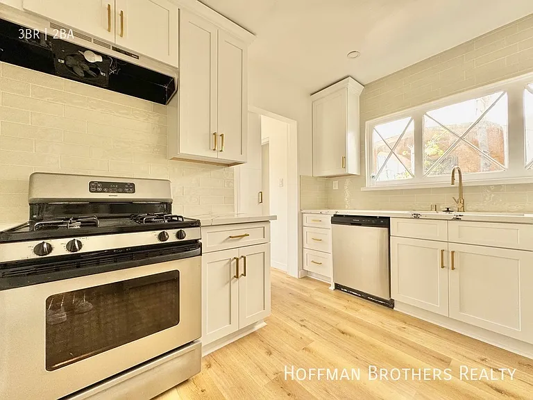 302 N Mansfield Ave #A — Photo 10