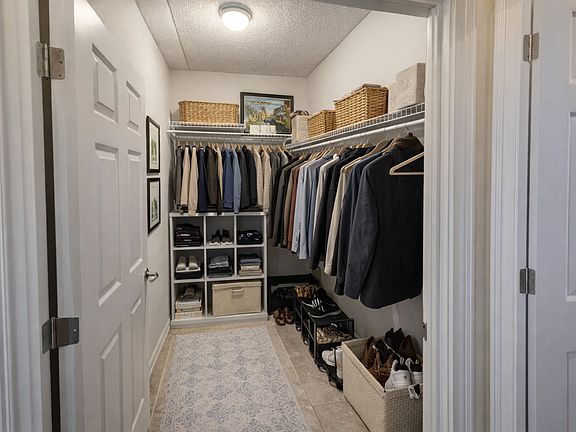 5th image of 77 N Quentin Rd Unit 305