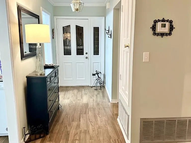 937 Holbrook Cir — Photo 5