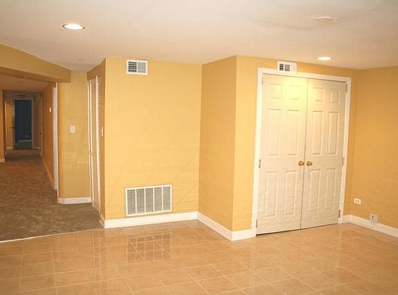 3rd image of 6336 N Rockwell St #G