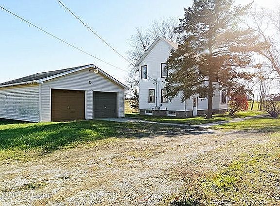 2 car garage extra 1.25 Acre