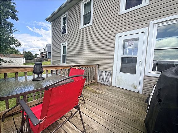 4th image of 134 Morton Ave