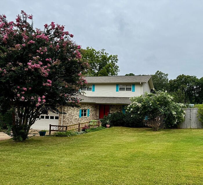 1st image of 7608 Peacock Dr SW