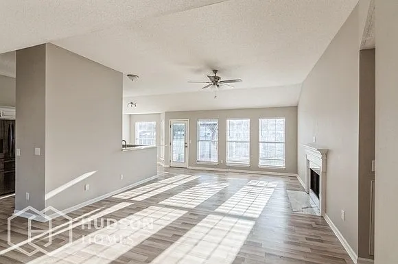 245 Lake Forest Dr — Photo 3