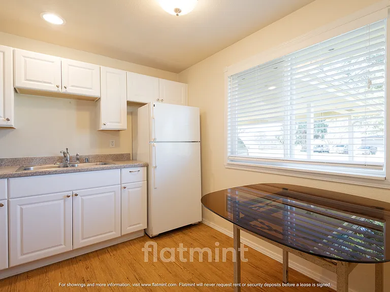 11901-11903 Ainsworth Ave S #11901 — Photo 4