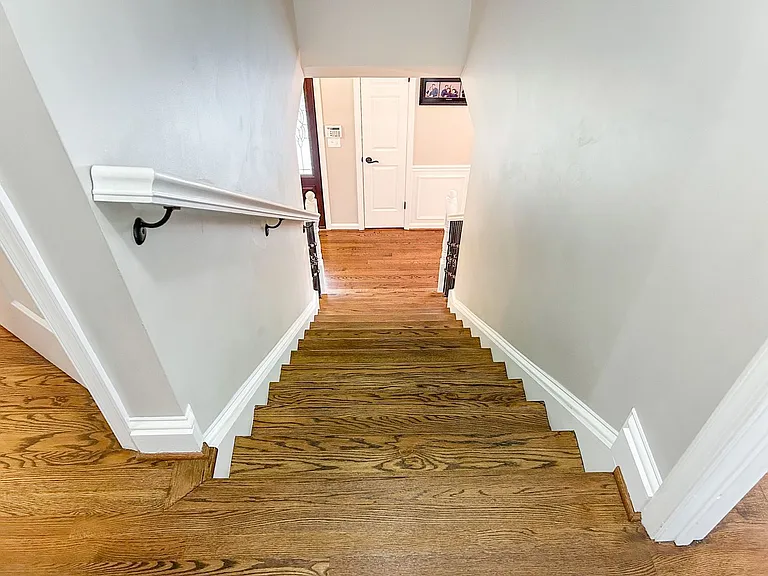 1105 Ontario Ct — Photo 12