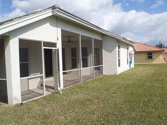 2nd image of 105 Sugarwood Cres