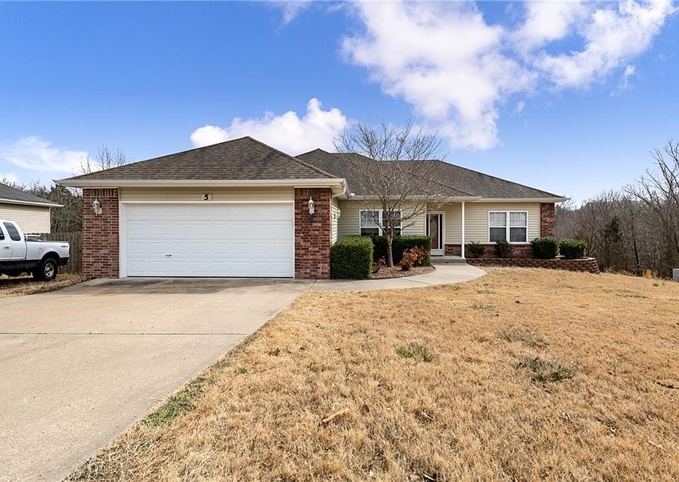 1st image of 5 Hoyer Ln