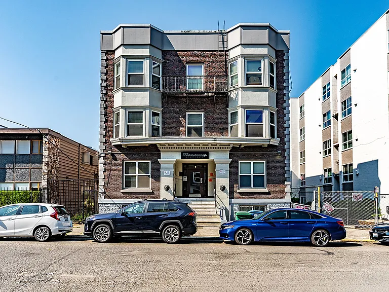 Mercury Apartments Modern Living in a Classic Seattle Building — Photo 1