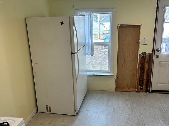 2nd image of 480 Desoto Ave