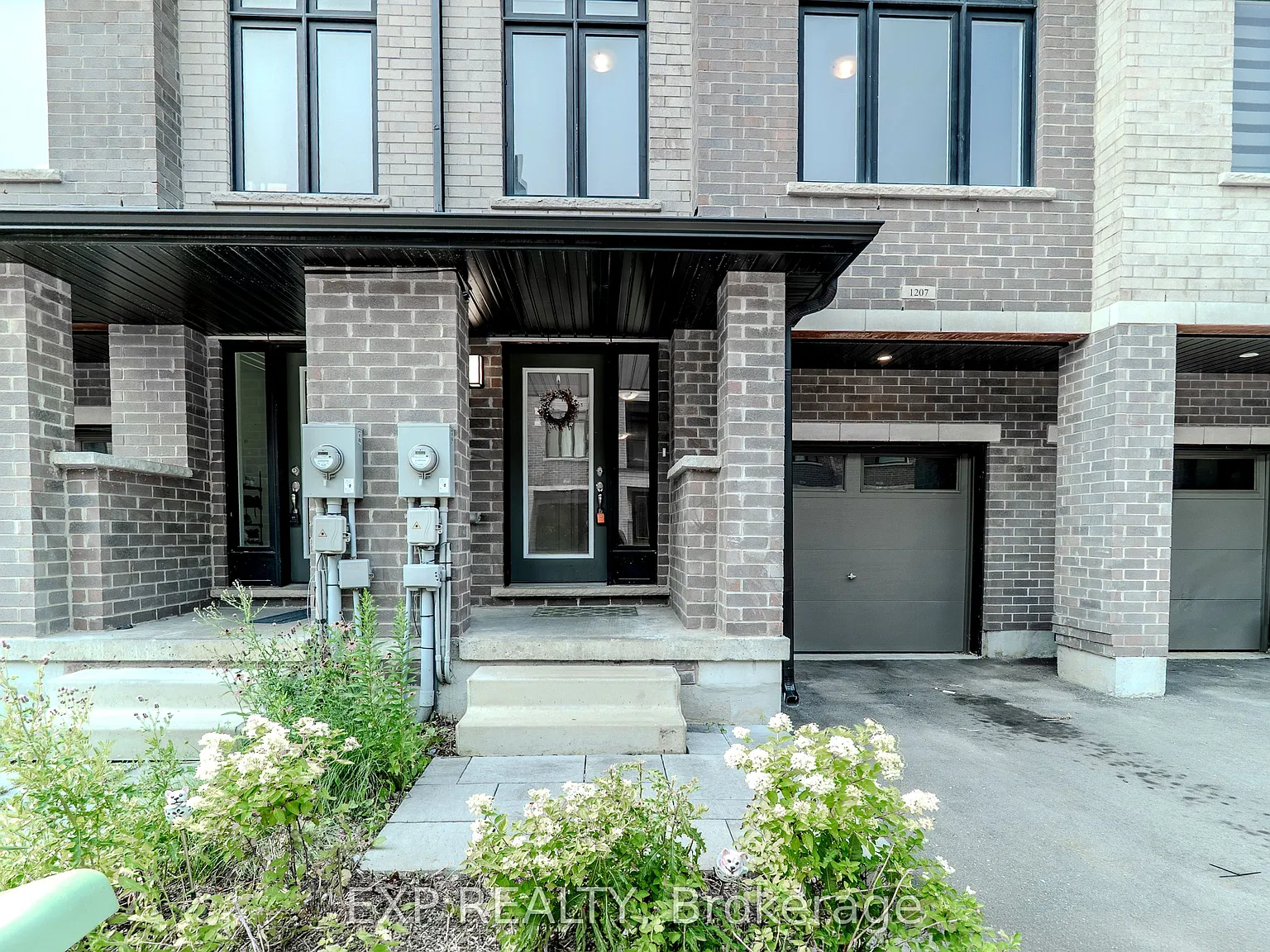 4 bed, $2,500 — Photo 2