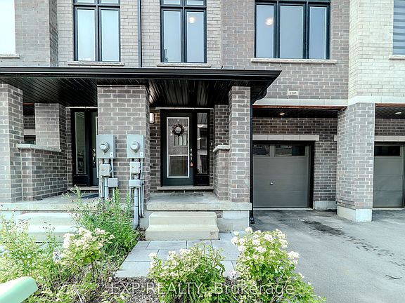 2nd image of 585 Colborne St #1207