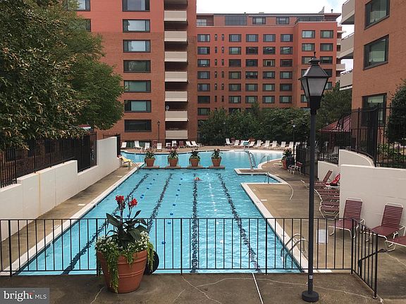 3rd image of 1121 Arlington Blvd APT 827