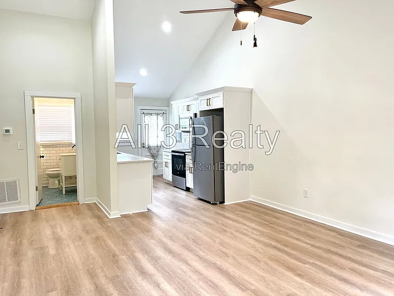 204 Bryan St — Photo 3