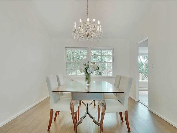 5th image of 18 Doxey Dr