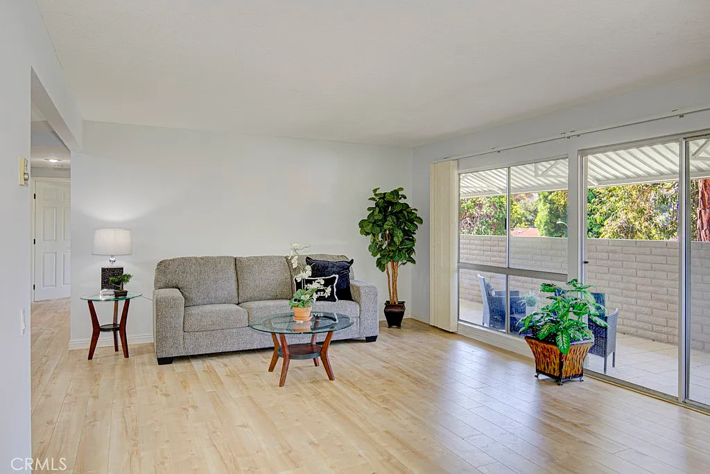 2 bed, 2.0 bath, 1080 sqft, $3,100 — Photo 3