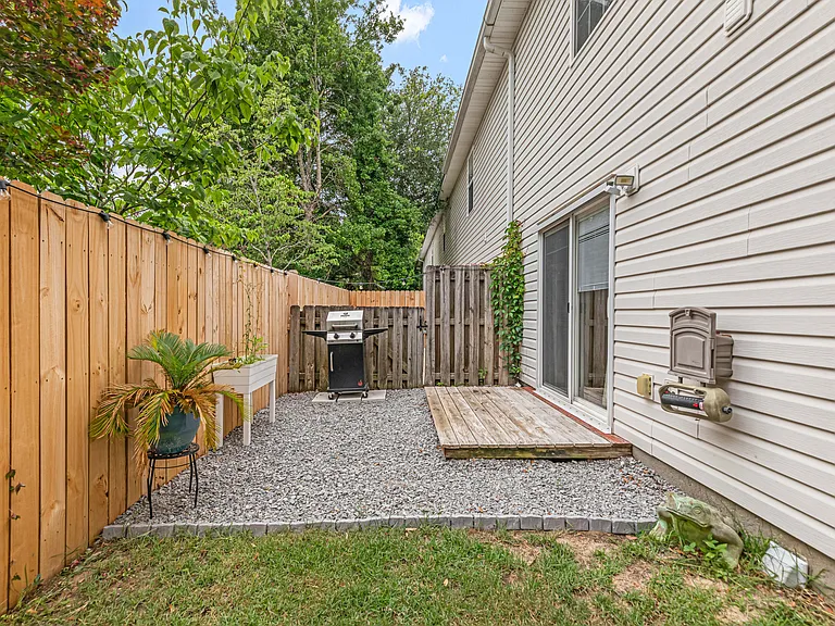 1100 Tiki Too Ave — Photo 2