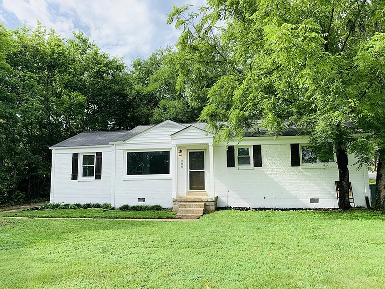 200 Walnut Dr — Photo 1