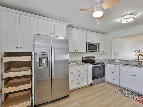 4th image of 597 LAKESIDE DRIVE #597