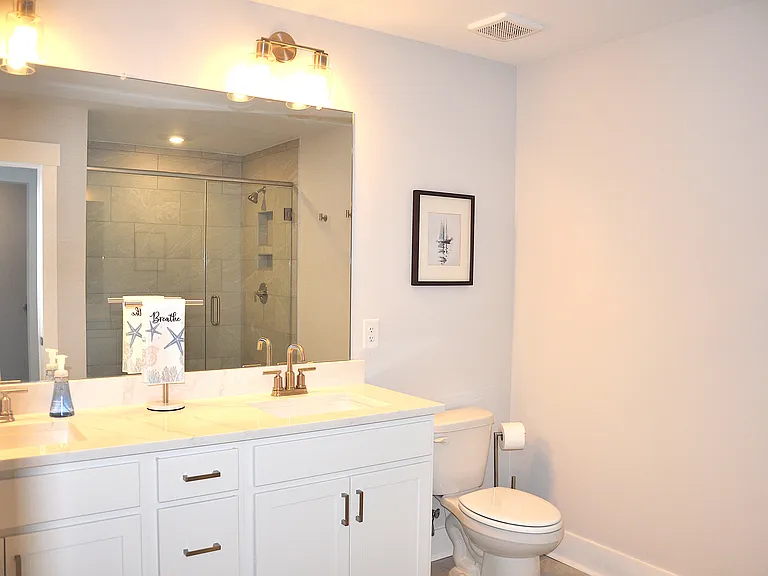 3rd floor full bathroom.