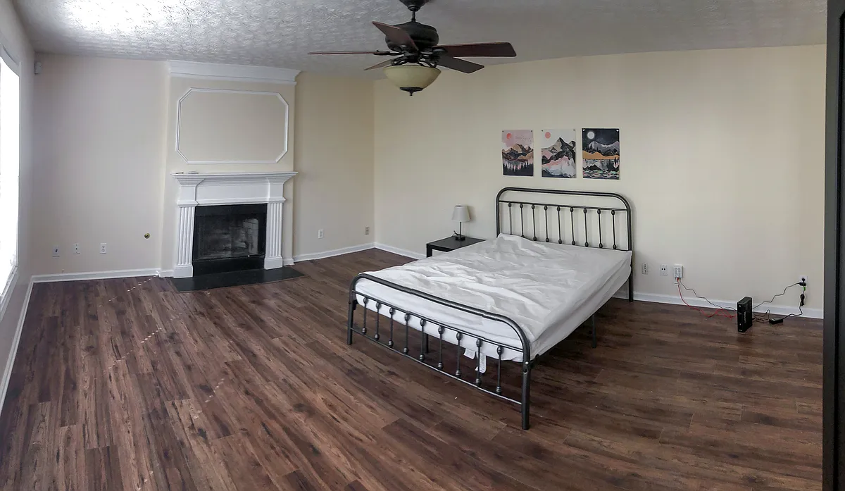 Huge room with Fireplace - Abram Ln