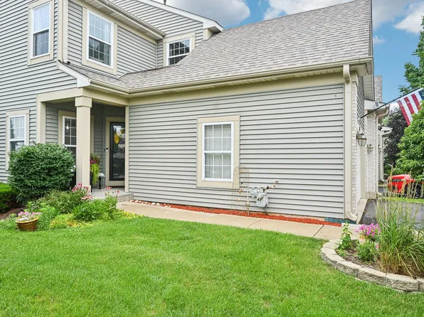 1021 Horizon Rdg, Lake In The Hills, IL 60156