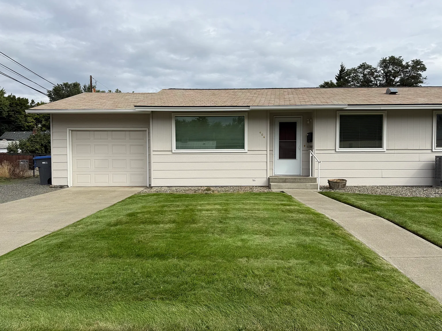 2 bed, 940 sqft, $1,475 — Photo 1
