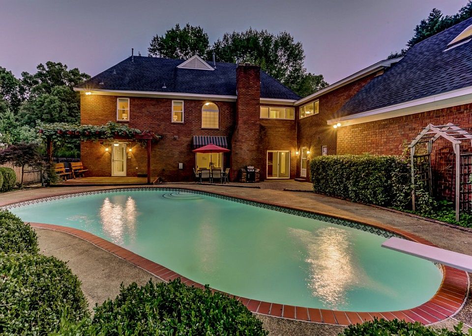 1st image of 8142 Meadow Glen Dr