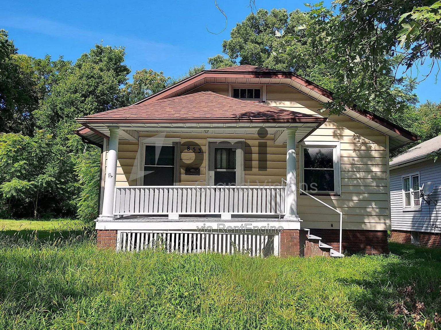 3 bed, 1.0 bath, 936 sqft, $1,300 — Photo 1