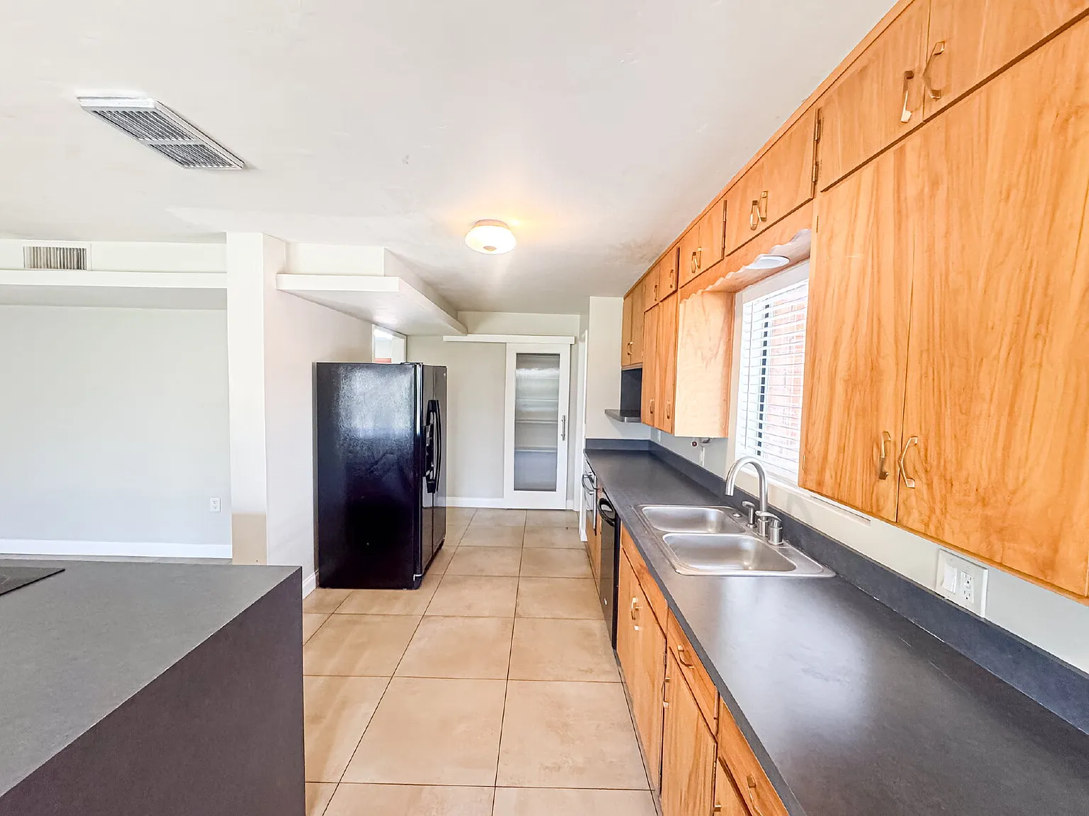 505 E Loma Vista Dr — Photo 4