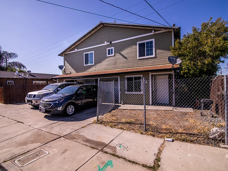 289 W Tregallas Rd #C — Photo 2