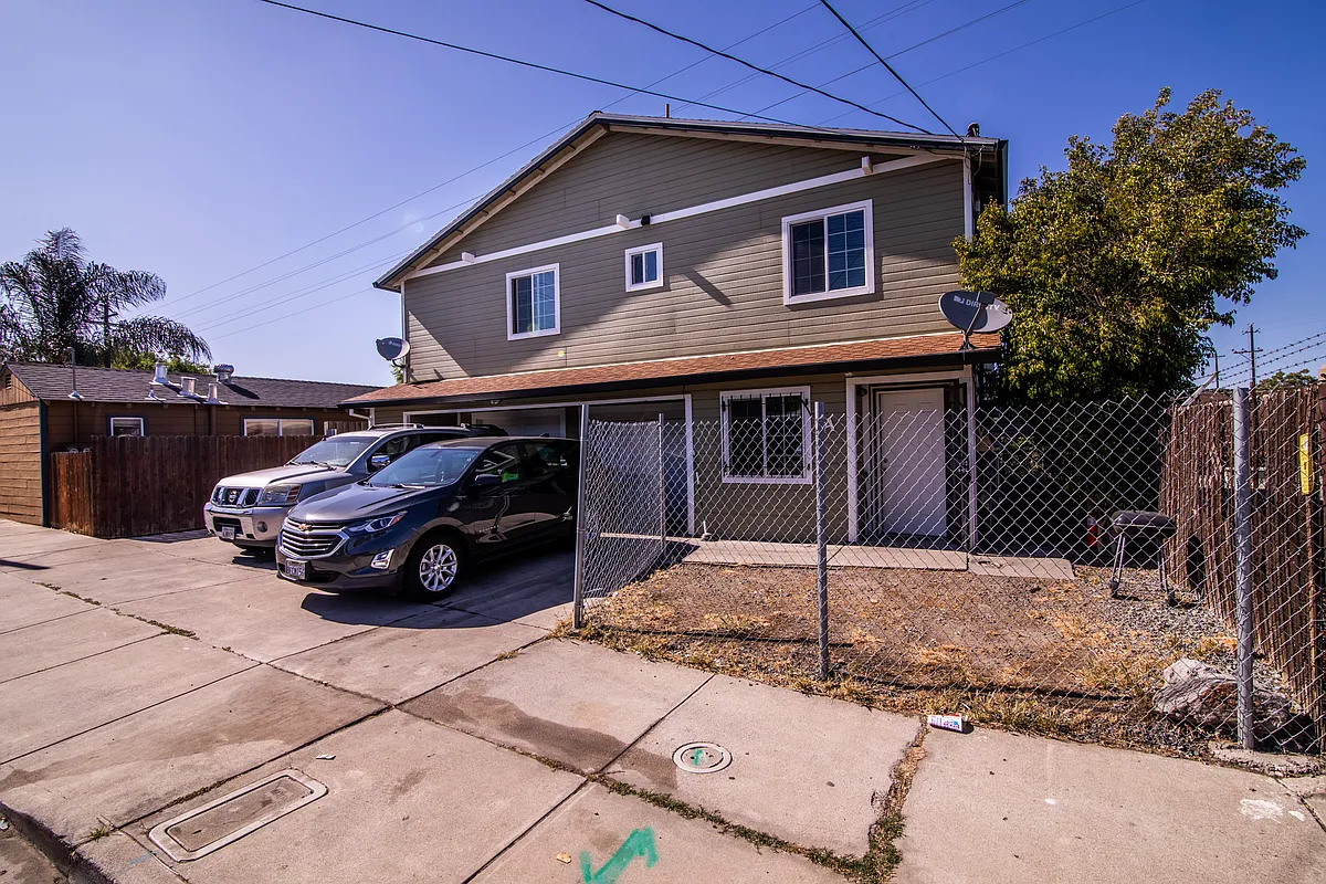 Building Photo - 289 W Tregallas Rd #C