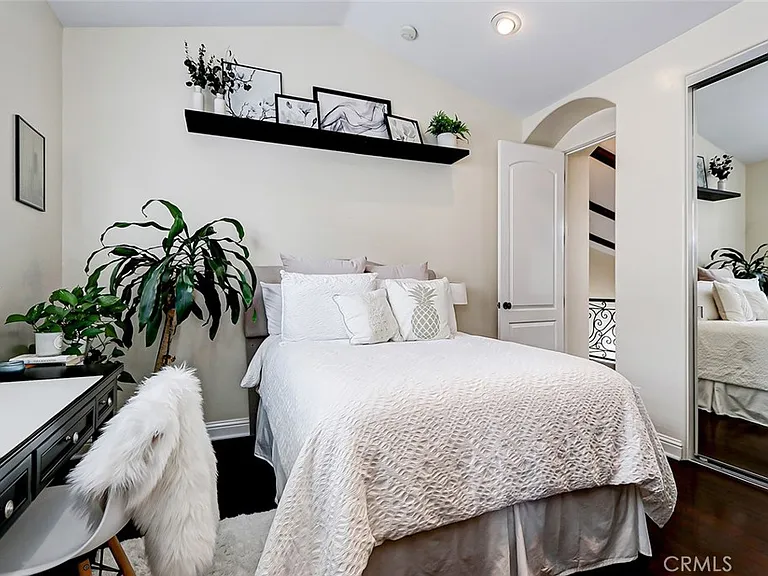 3005 N Poinsettia Ave — Photo 48