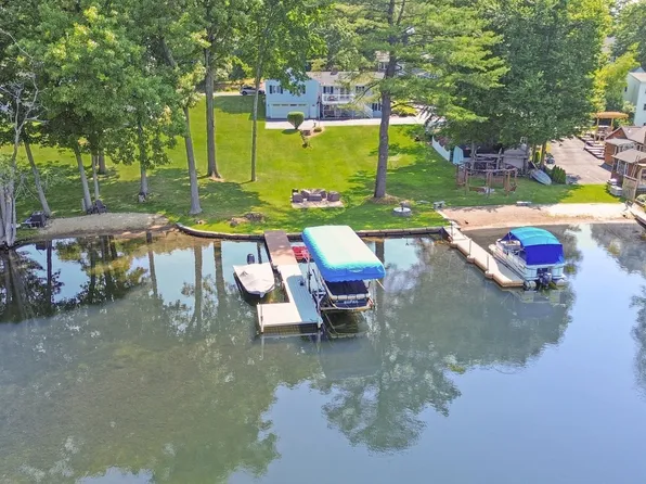 34 Macarthur Dr, Millbury, MA 01527