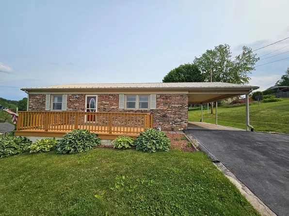 127 Forest Ln, Galax, VA 24333