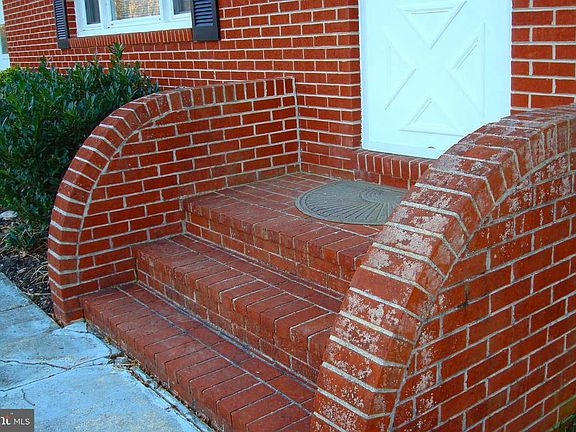 2nd image of 6337 Teresa Ln