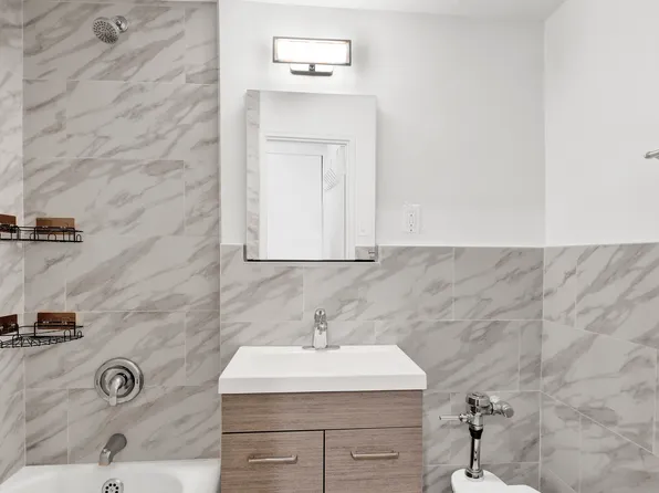 240 East 35th Street image 7 of 9