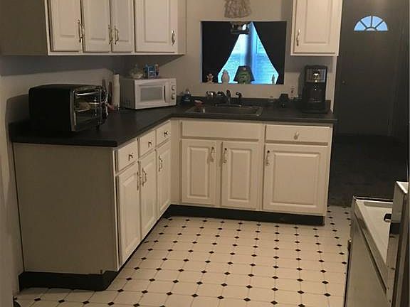 3rd image of 599 Dawn Ave