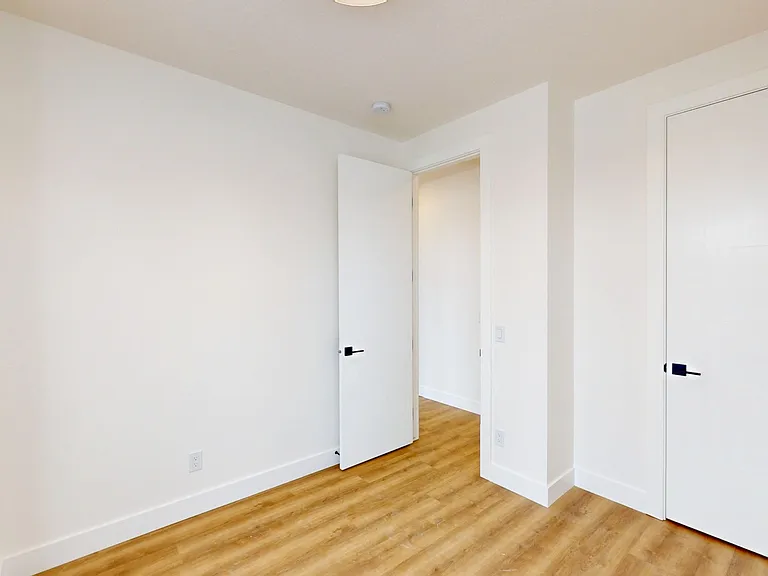 2202 35th St SW — Photo 18