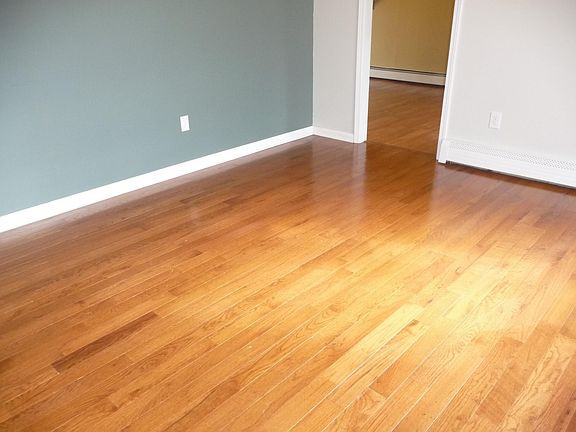 4th image of 927 Palmer Ave