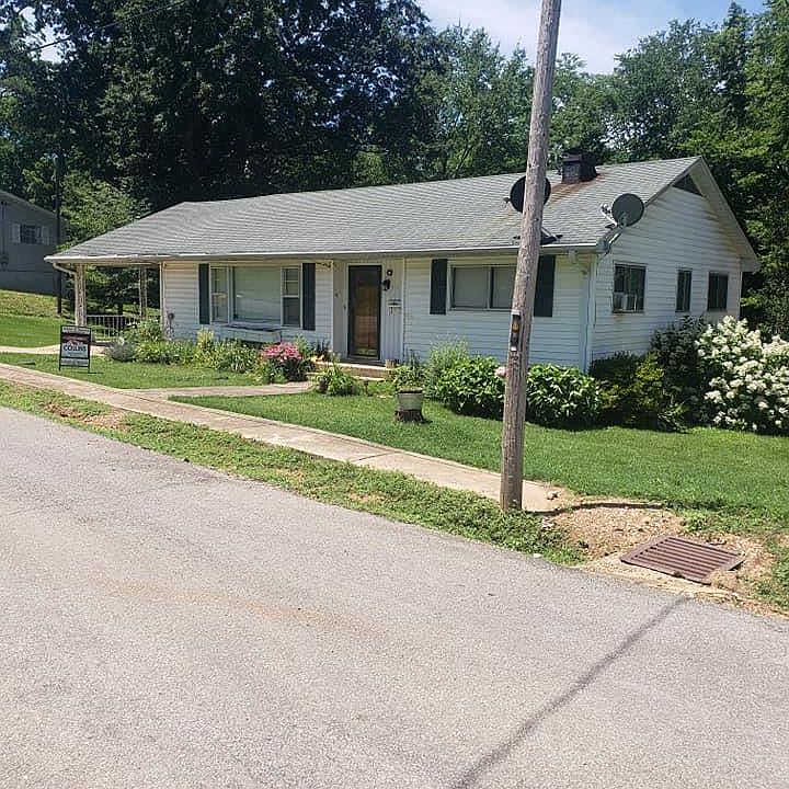 1st image of 103 S Sycamore St