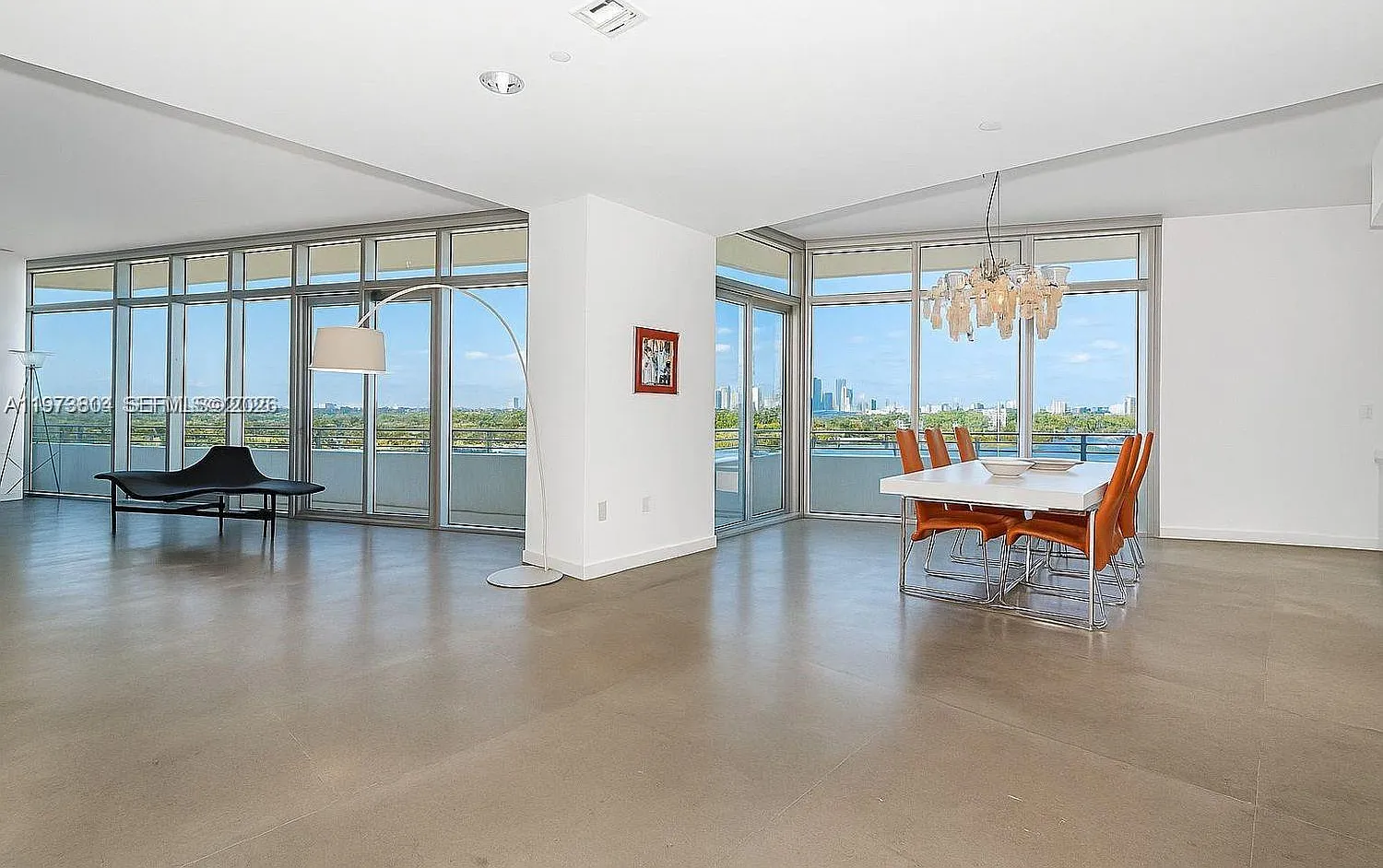 Gorlin At Aqua Condo — Photo 2
